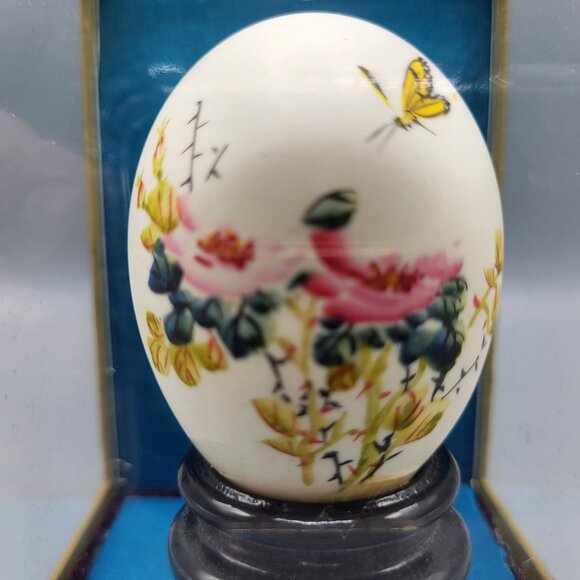 Vintage Chinese Hand Painted Decorative Egg In Display Case Floral Butterfly - Picture 2 of 12